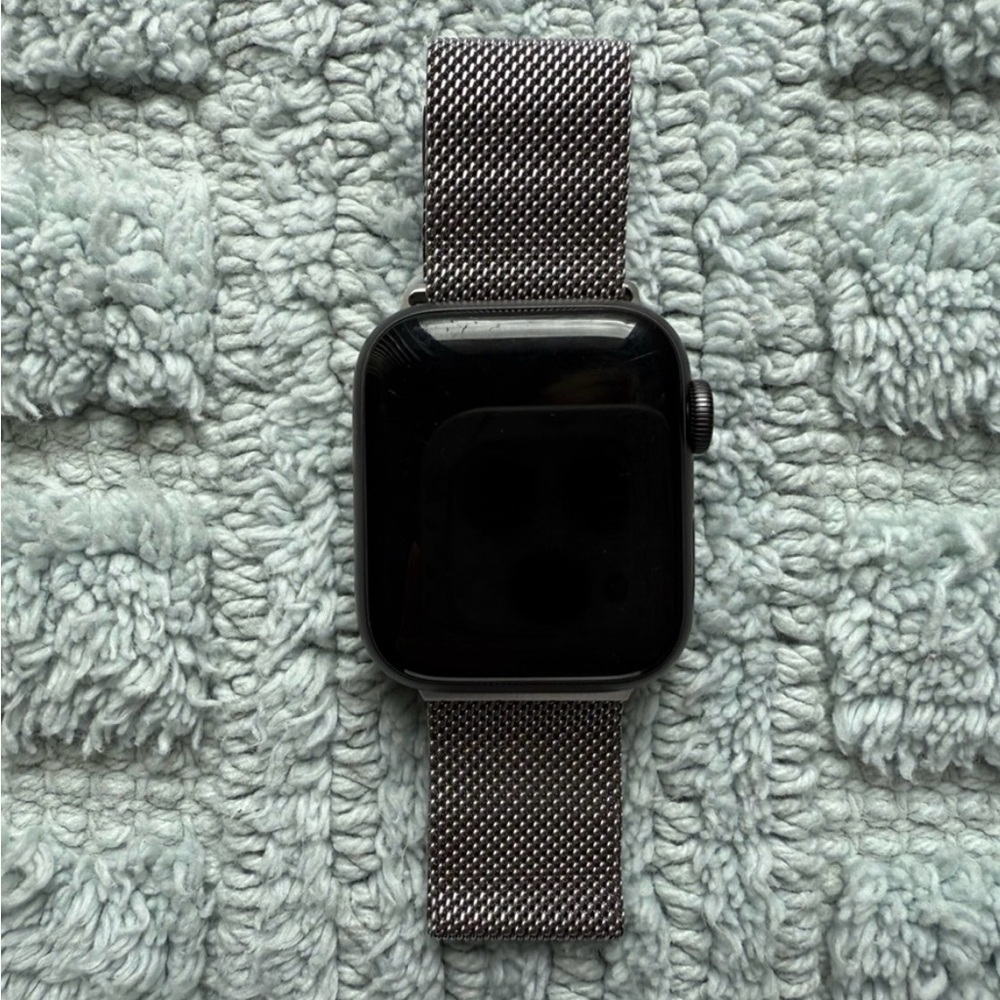Smartwatch with Silver Mesh Band
